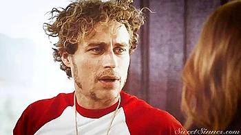 Adolescente rousse suce et se fait baiser fort