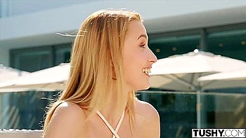 Блондинка Келли и лучшая подруга Сиа в анальном тройнике