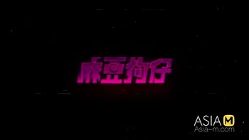 Asiatische Li Rong Rong im Fitnessstudio: Große Titten und dreckige Prostatafickmassage