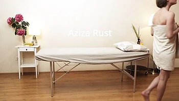 Игривую Азизу с маленькой грудью массируют до оргазма