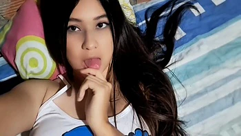 Il s'est déshabillé nu pendant que le téléphone filmait, tu as vu ?