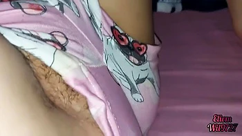 Meine behaarte Stiefschwester will, dass ich sie ficke und schwängere