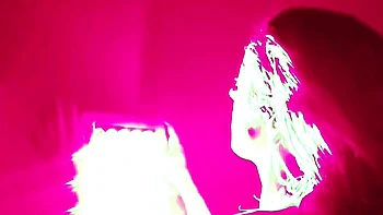 Teen Porsha se masturba sola en softcore