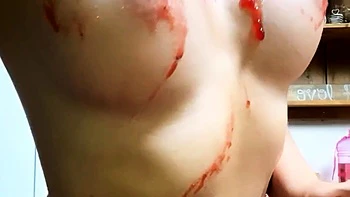 Adolescente amateur se masturbe avec jouets