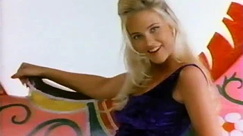 Barbara Moore im wilden Dreier mit rothaarigen Schönheiten