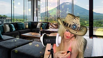 Heiße blonde Teen zeigt sich solo vor der Webcam