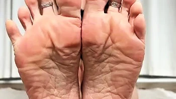 Ruiva adolescente cavalga e se masturba com o namorado