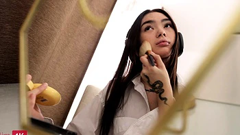 Татуированная азиатка трахается с парнем