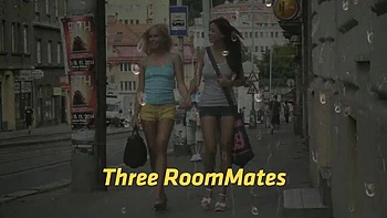 Paula Shy e Lena Love em trio lésbico com muito xixi