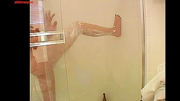 Französische Ebony-Dominatrix fickt gnadenlos