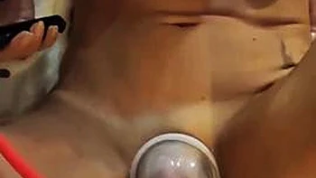 Tía tetona se masturba, monta y se mete dildo con los dedos