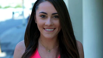 Oliver Flynn fickt Mackenzie Mace in Netzstrumpf und Dessous