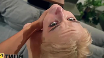 Pirocão fode teens loiras e ruivas no cu