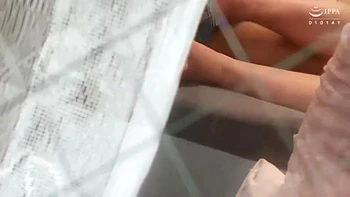 Cuckold sieht zu, wie Frau gefickt wird