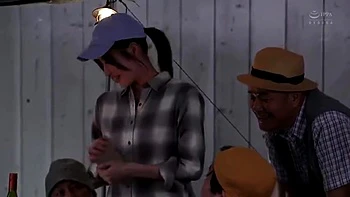 Salope infidèle baisée fort devant cocu