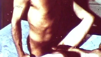 Cupid bläst und fickt Jamie Gillis im Missionarsstil