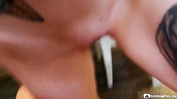 Жадная рыжая тинейджерша получает глубокий жесткий трах в узкую киску