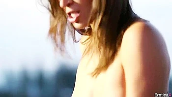 Сексуальная девушка в чулках трахнулась