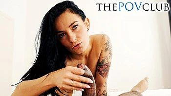 Межрассовой минет в POV с игрой крайней плоти