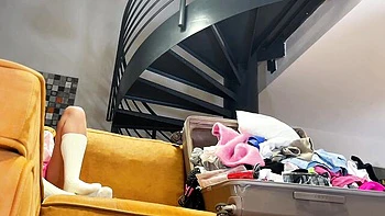 Gelangweilte Honey wird ignoriert und gefickt