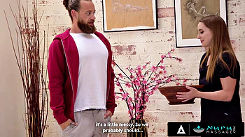 Massagista Laney Grey cavalga o pau e engole a porra