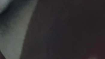 Heiße indische Bhabhi beißt Nippel, zeigt fette Möpse