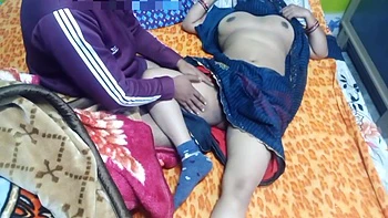 Chica morena hermosa follando con su novio