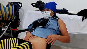 Milf hermosa baila y muestra su sabrosa coño