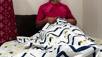 Madrasta ajuda amiga a foder o enteado viciado em pornô