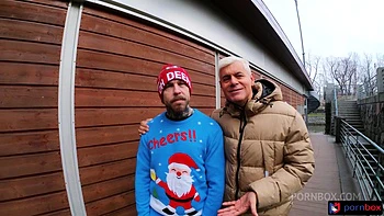 Raues Dreierficken mit devoten Tabitha & Jennifer