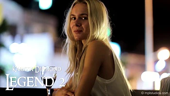 Стройная тинейджерка Карисса Даймонд дрочит киску