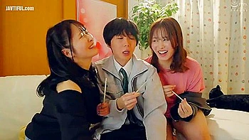 Новая потрясающая японская брюнетка трахается