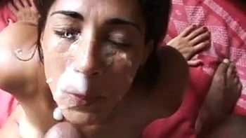 Бразильская MILF трахнута в любительском стиле: догги и наездница