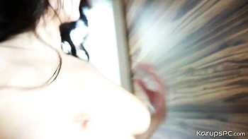 Paula Sims magrinha com bunda grande fazendo strip