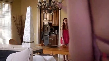 MILF madrasta Maya Kendrick fodida duplamente anal e gozada por Seth