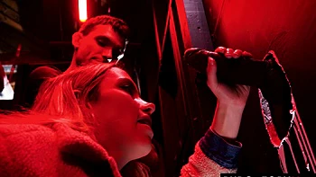 Gloryhole interracial com boquete e masturbação