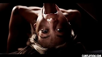 Emiri Momota goza com grande pau branco e squirt asiático