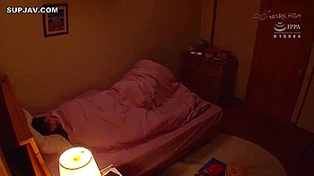 Japanischer Teenie Anal-Dreier mit Squirt-Action