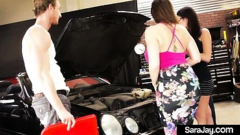 Sara Jay e Dava Foxx exibem peitos enormes de silicone