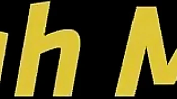 Loiras lésbicas molhando-se com jatos de xixi