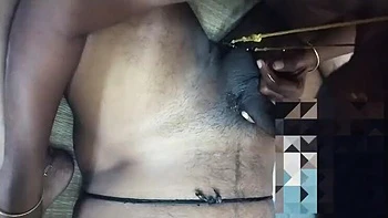 Esposa tamil traga profundo a hermanastro en su sexo casero desi