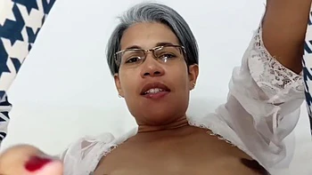 Leckere Muschi fressen und rein kommen mit indischer Milf