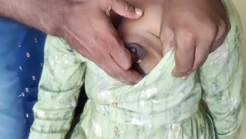 Indische Desi-Amateurin Dhivya wird gefickt