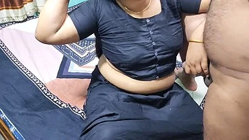 Bangladaise suce et baise chez un ami