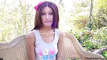 Малышка Триша жёстко трахнута