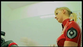 Deutsche Femdom Sklavin in Latex gefesselt BDSM