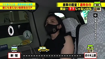 Japonaise à cheveux courts fait branlette et lèche chatte