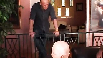 Esposas fodidas, swingers, cuckold anal e gozações