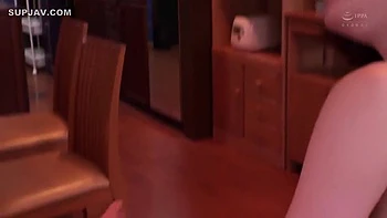 Jovencita asiática morena sin censura follada