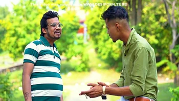 Оттрахал рыжую индийскую девушку в парке